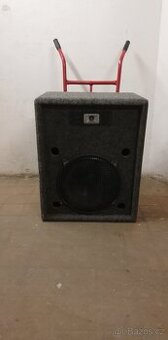 Velká hudební repro bedna