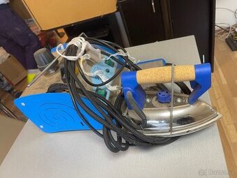 Napařovací stanice -žehlička s bojlerem