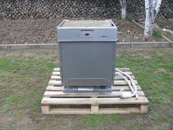 VESTAVNÁ NEREZ MYČKA MIELE, LUXUSNÍ ZNAČKA,VYROBENO V CZ