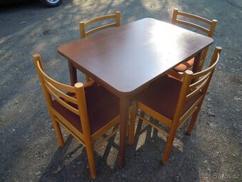 Jídelní stůl hnědý a 4 židle Tábor