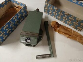 Prodám strojní svěrák š.100 mm, nový.