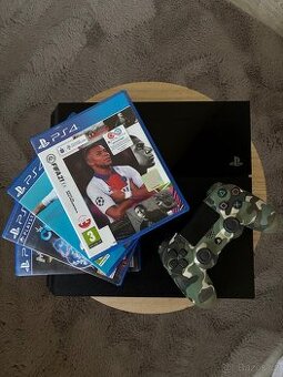 Playstation 4 FAT 500GB + ovladač a hry