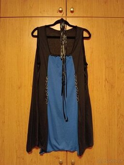 Lehké černo-modré šaty se šněrováním