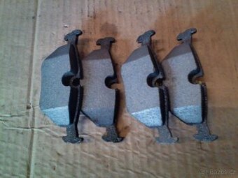 zadní brzdové destičky BMW 3