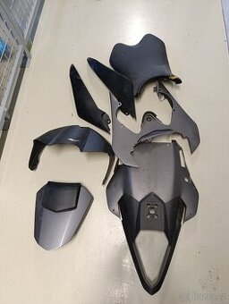 Kryt nádrže, blatník, stupacky, krovka aj. Yamaha R6R