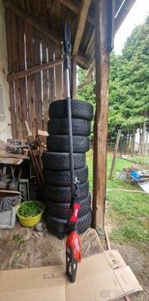 Prořezávací pila Milwaukee