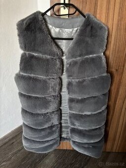 kožešinová vesta