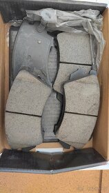 komplet přední kotouče a destičky na Cadillac CTS, Chevy