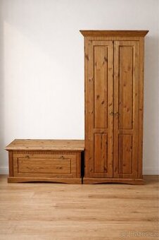 Šatní skříň, botník