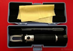 Refraktometr pro měření moči psů, koček i velkých zvířat