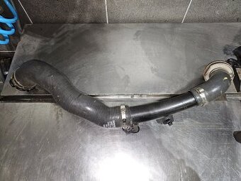 Prodám vzduchové potrubí + vzduchový rezonator Renault