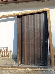 Masivní dřevěná vrata