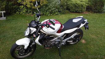 Suzuki SFV 650 Gladius 53kw najeto pouze 13.000km