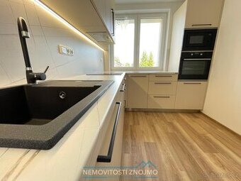 Pronájem prostorného bytu 3+1 po kompletní rekonstrukci 77