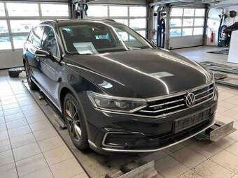Volkswagen Passat GTE 1,4 TSI PHEV/tažné/matrix/DCC/kamera