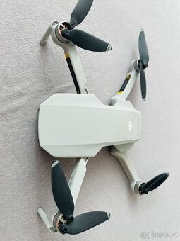 Dron DJI MAVIC MINI - 1