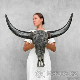 Ručně vyřezávaná velká lebka vodního buvola šedá, 79cm