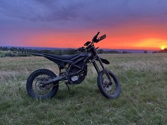 SUR RON Ultra BEE R s techničakem a spz - 1