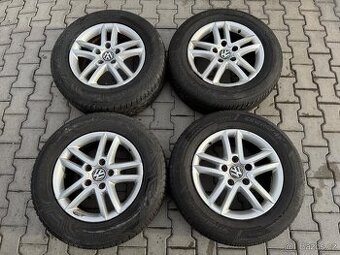 VW Touareg 17” orig. alu kola s celoročními pneu