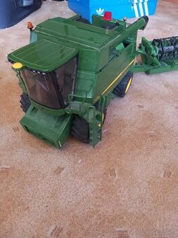 Bruder Kombajn JonDeere za 600kč
