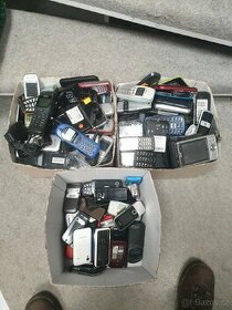 300 mobilů na recyklaci, těžbu zlata, náhradní díly