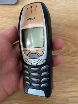 Nokia 6310i černo zlatá - s folií na displayi Jako nová