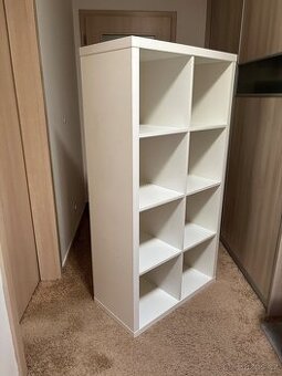 Ikea knihovna