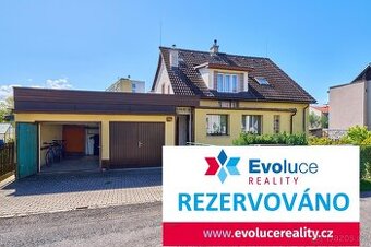 Prodej rodinného domu se 2 byty, dvougaráží a zahradou v Tru