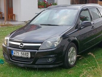 Opel Astra H: slušná výbava, praktické kombi