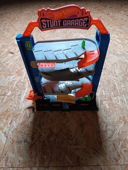Hot wheels garáž