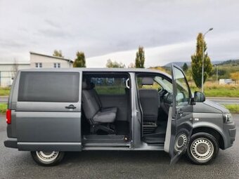 VW CARAVELLE T5 2.0 TDi 103-KW KLIMA 8-MÍST SERVISK 243TKM