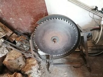 Kotoučová pila, rám