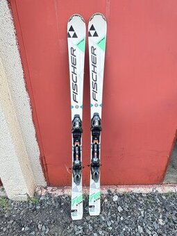 Sjezdové lyže Fischer 160cm 2 800 Kč