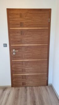 Interiérové dveře SAPELI, pravé, 700/1970 s obložkama