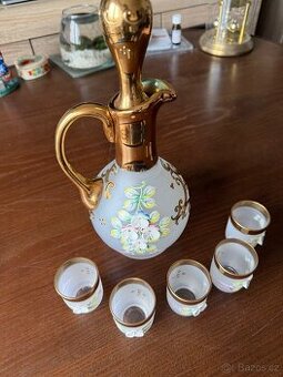 Skleněná karafa s pohárky