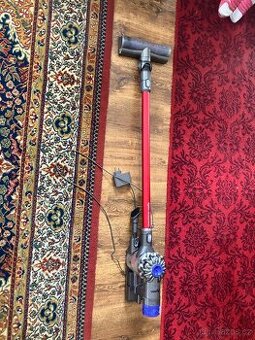 Tyčový vysavač Dyson