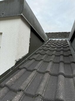 Střešní tašky černý BRAMAC EN 490 sypaný černý