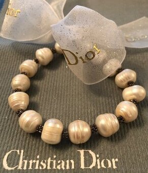 Dior beauty značkový perličkový náramek s mašlí