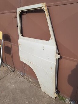 Avia nové pravé dveře