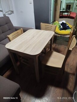 Stůl a čtyři židle