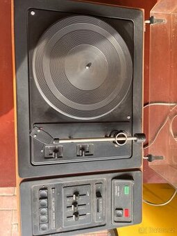 Gramofon Tesla NZC 150