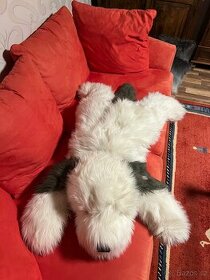 Velký, krásný ležící chlupatý pes 150 cm - 1