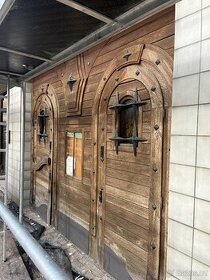 dřevěná vrata