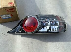 Mazda RX8, pravý zadní světlomet