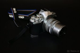 Olympus OM-D E-M10 III