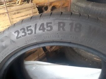 Continental  235/45 R18