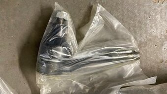 Prodám sadu ramen a čepů – BMW 7 E65/E66