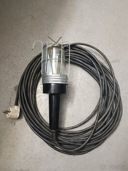 Dílenská lampa