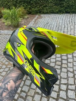 Motokrosová helma Oneal velikost 56/L