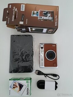Instax mini Evo (hnědý)